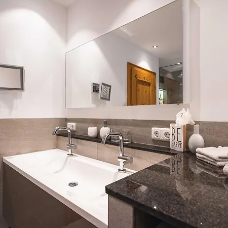 Crown Of The Alps By We Rent Horská chata Zell am See