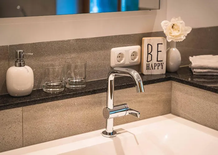 Crown Of The Alps By We Rent 滨湖采尔