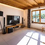 Crown Of The Alps Chalet *
